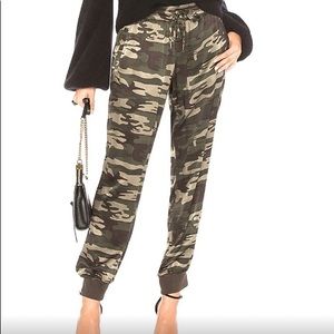 Sanctuary Dreamer Satin Camo Joggers XL. EUC